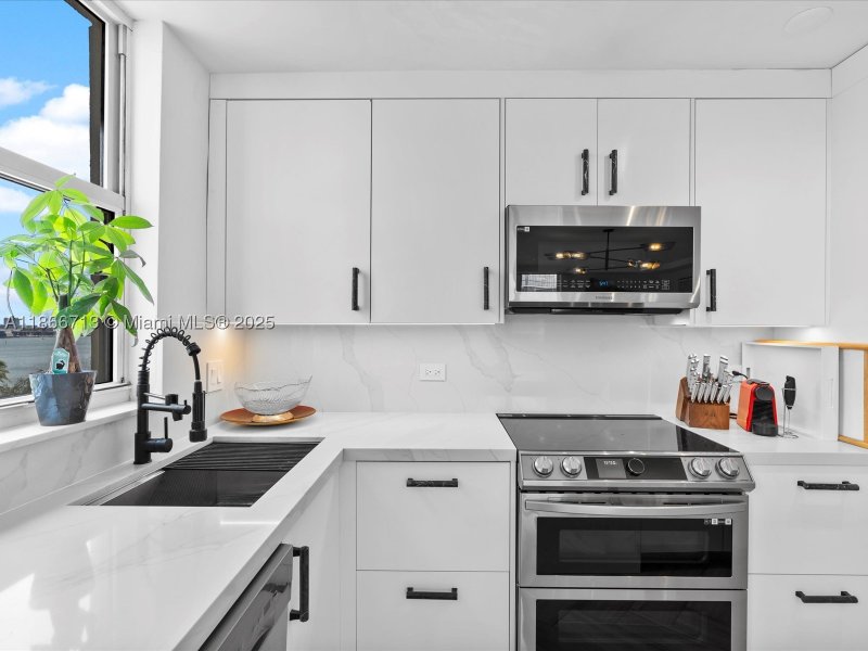 Condo for sale at Isola Brickell Key 701