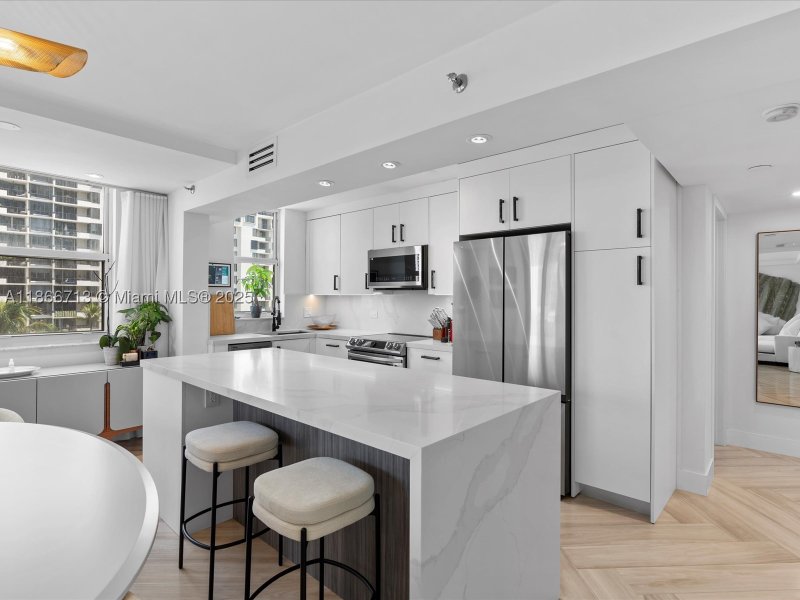 Condo for sale at Isola Brickell Key 701