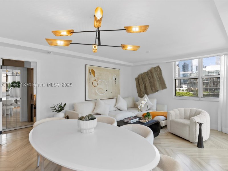 Condo for sale at Isola Brickell Key 701