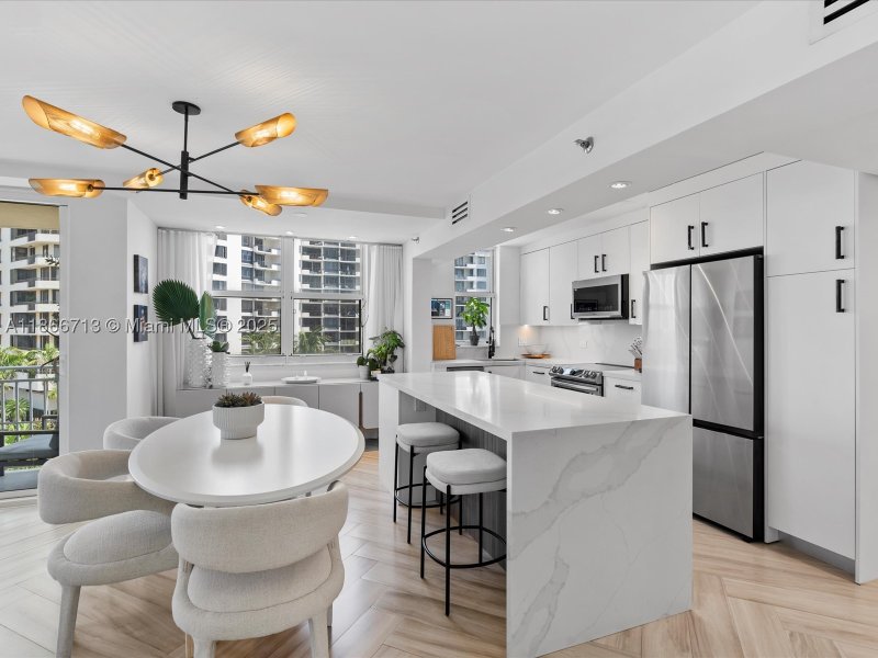 Condo for sale at Isola Brickell Key 701