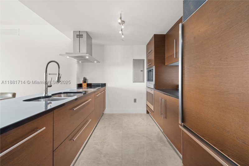 Apartment for rent at Icon Brickell Tower II 5003