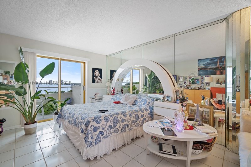 Comprar apartamento en Bayshore Yacht Tennis Club 714
