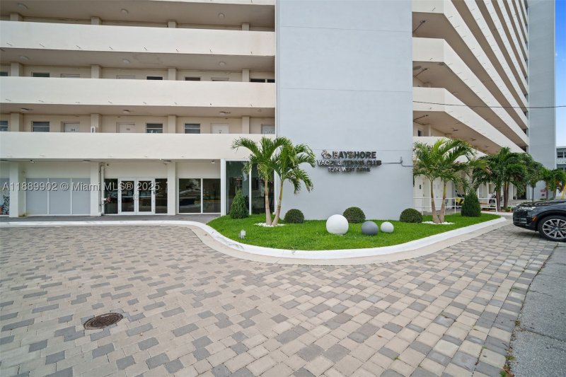 Condo for sale at Bayshore Yacht Tennis Club 405