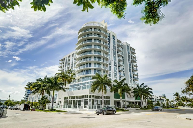 Condo for sale at Tiffany House 413