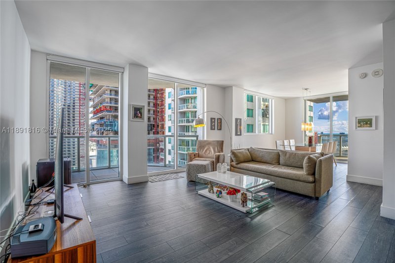 Condo for sale at Vizcayne South Tower 3203