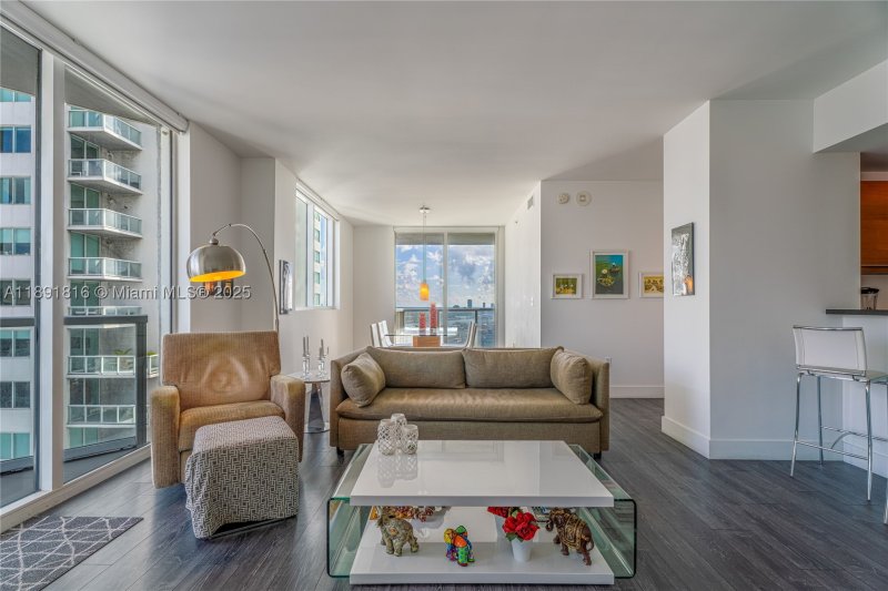 Condo for sale at Vizcayne South Tower 3203