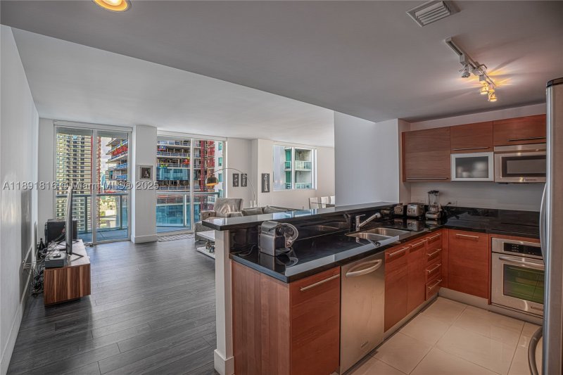 Condo for sale at Vizcayne South Tower 3203