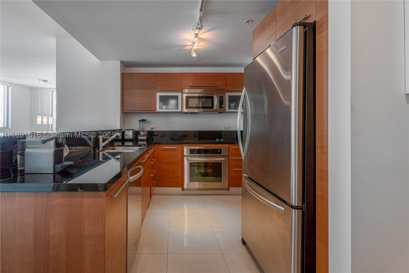 Condo for sale at Vizcayne South Tower 3203