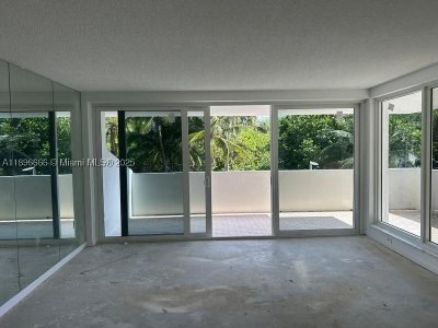 Comprar apartamento no Commodore Club East 208