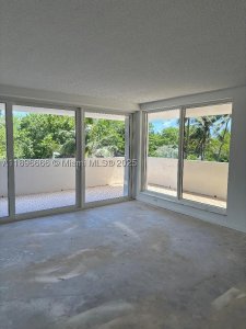 Comprar apartamento no Commodore Club East 208