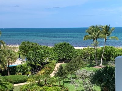 Comprar apartamento no Commodore Club East 208