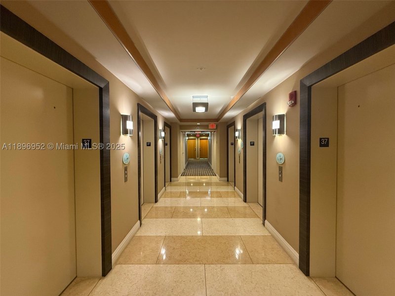 Condo for sale at Vizcayne Everglades On The Bay 3708