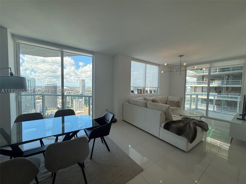 Condo for sale at Vizcayne Everglades On The Bay 3708