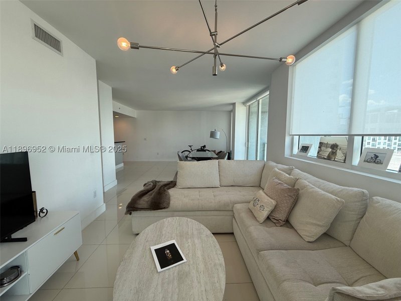 Condo for sale at Vizcayne Everglades On The Bay 3708