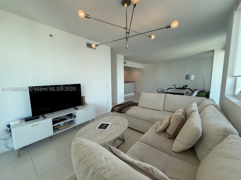 Condo for sale at Vizcayne Everglades On The Bay 3708