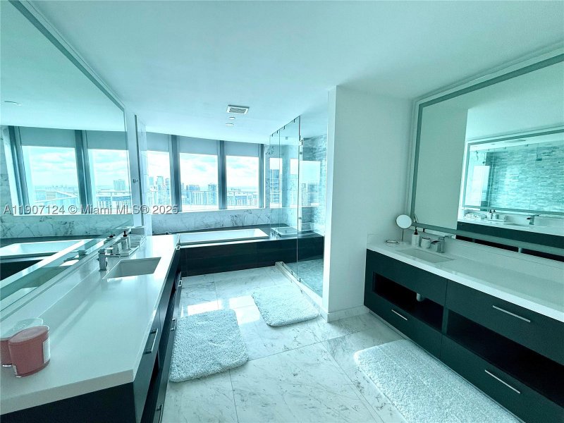 Condo for sale at Paramount Miami WorldCenter 4811