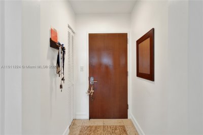 Comprar apartamento no Brickell on the River North 2910