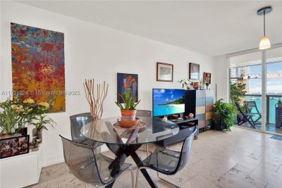 Comprar apartamento no Brickell on the River North 2910
