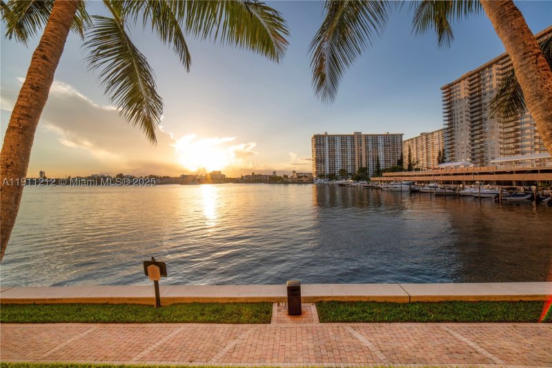 Condo for sale at Porto Bellagio 2207