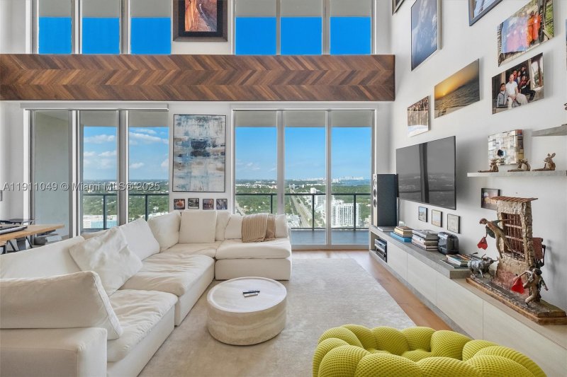 Condo for sale at Midtown Miami 2 PH202