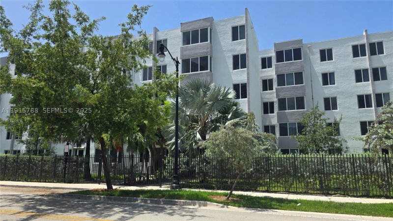 Condo for sale at Caribbean Breeze 510