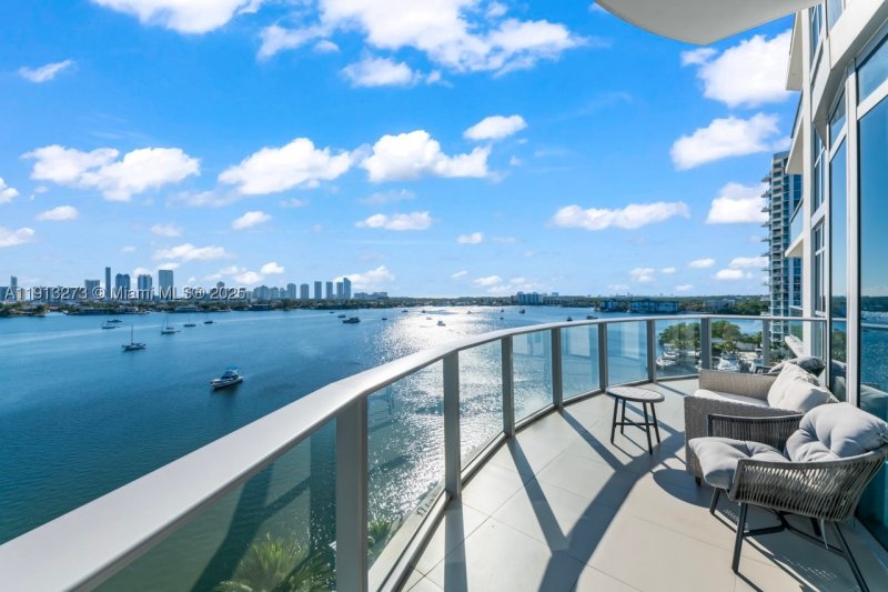 Comprar apartamento en Marina Palms Yacht Club 811