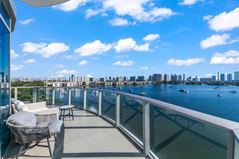 Comprar apartamento en Marina Palms Yacht Club 811