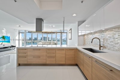 Comprar apartamento en Marina Palms Yacht Club 811