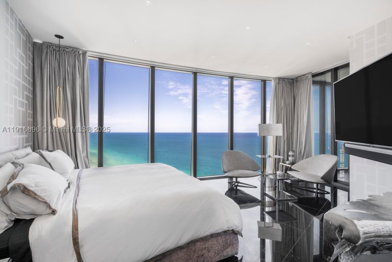 Condo for sale at Porsche Design Tower 3505