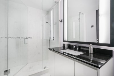 Comprar apartamento no Porsche Design Tower 3505