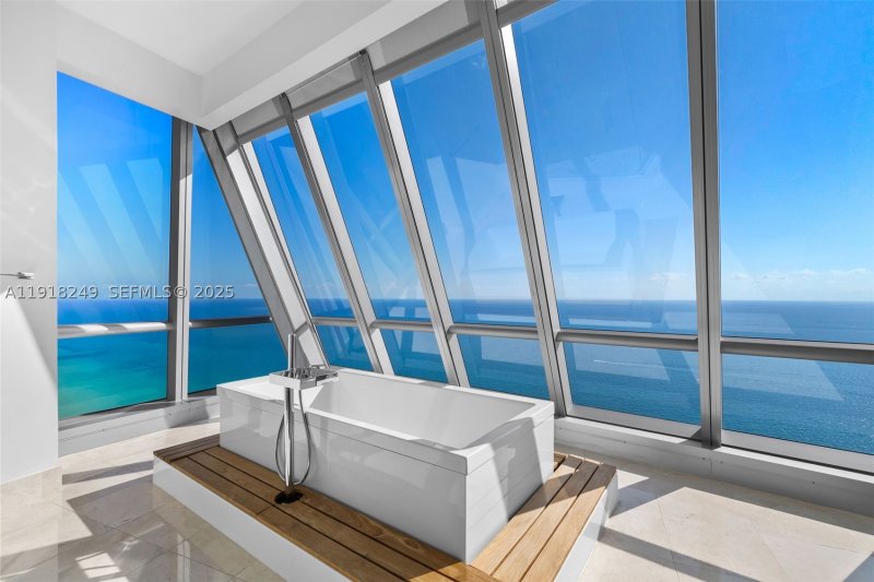 Condo for sale at Jade Ocean 4806