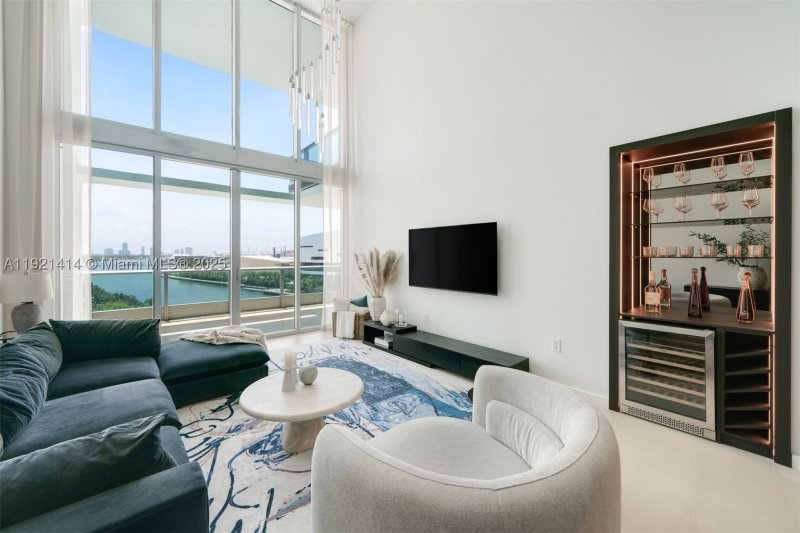 Apartment for rent at 900 Biscayne 905