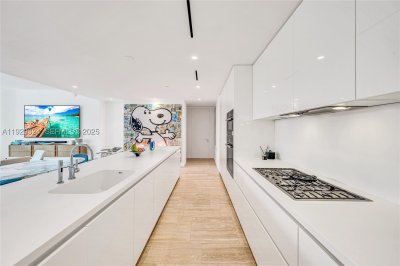 Comprar apartamento no The Surf Club Four Seasons Condo & Hotel N-322