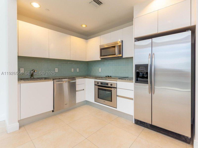 Comprar apartamento en Avenue on Brickell 1050 Tower 606
