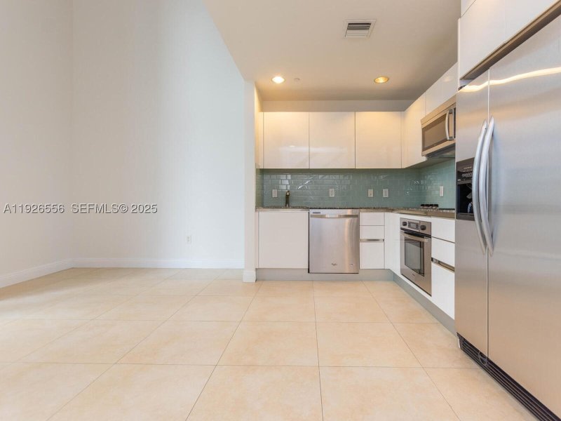 Comprar apartamento en Avenue on Brickell 1050 Tower 606