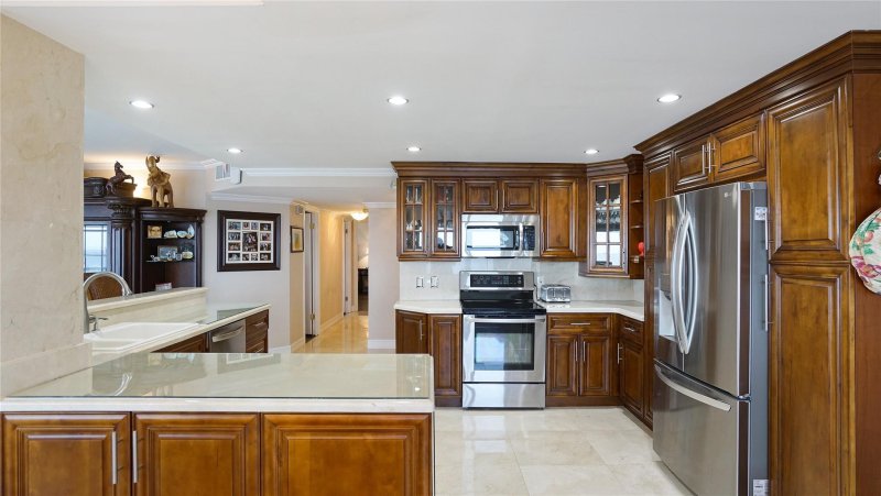 Condo for sale at Southpoint Towers 802 N