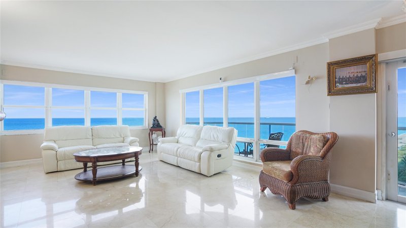 Condo for sale at Southpoint Towers 802 N
