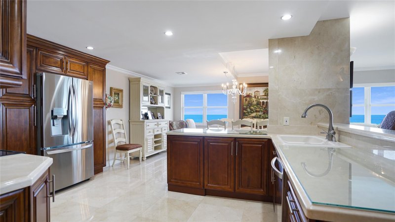 Condo for sale at Southpoint Towers 802 N