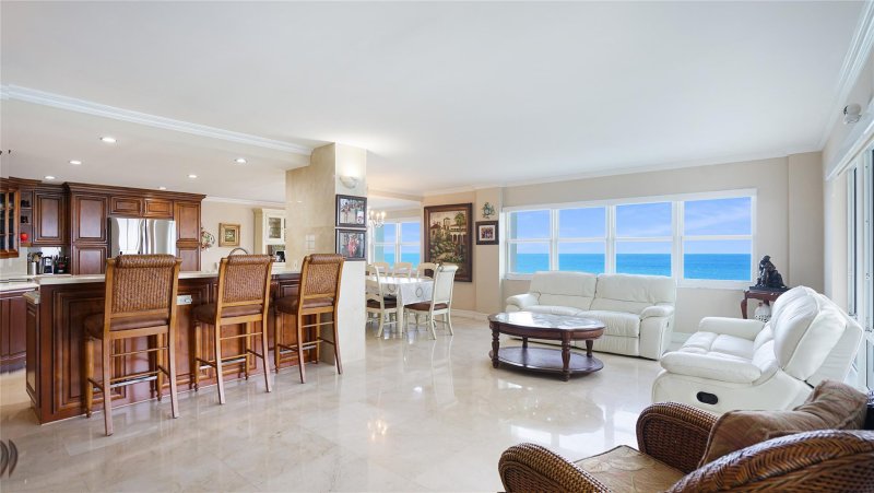 Condo for sale at Southpoint Towers 802 N