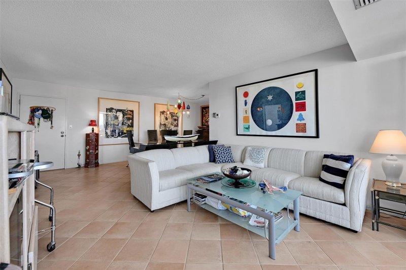 Condo for sale at Vantage View 1809