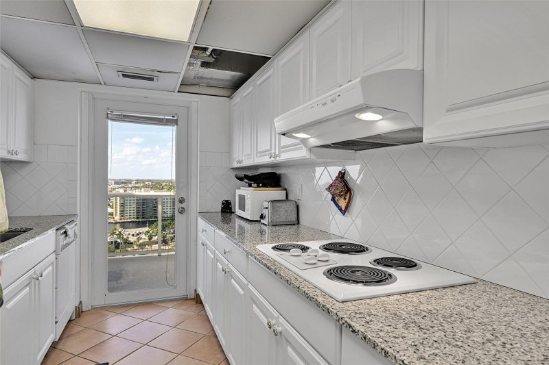 Condo for sale at Vantage View 1809
