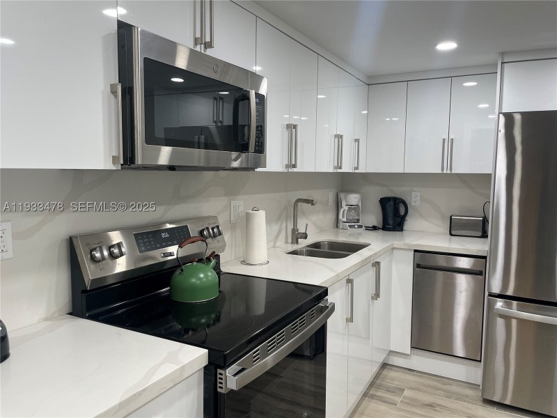 Apartment for rent at Parker Plaza Estates 805