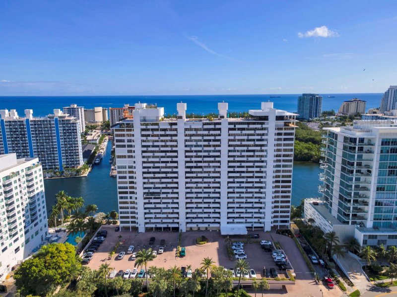 Condo for sale at The Corinthian 21D