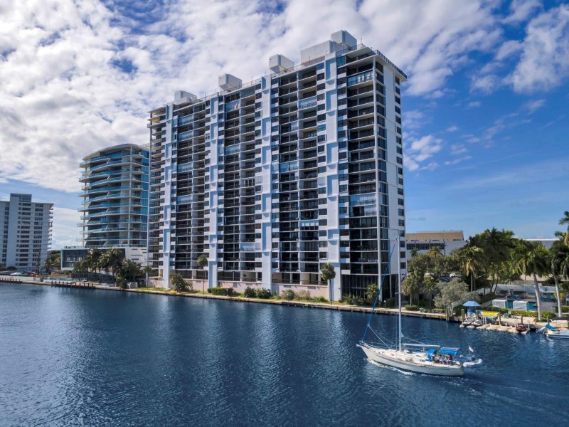 Condo for sale at The Corinthian 21D