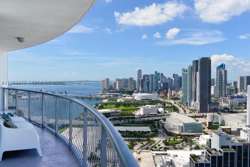 Aluguel de apartamento no Opera Tower 4814