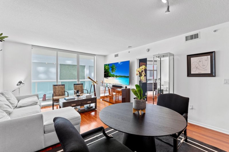 Condo for sale at Watergarden 606