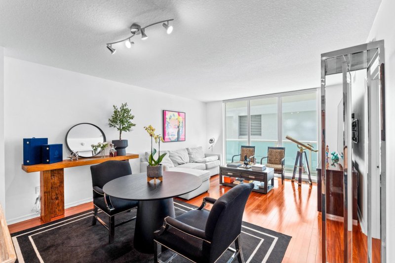 Condo for sale at Watergarden 606