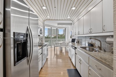 Comprar apartamento no 3000 Williams Island 502