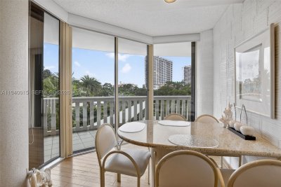 Comprar apartamento no 3000 Williams Island 502