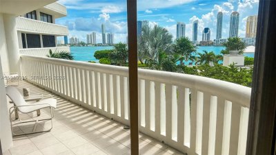 Comprar apartamento no 3000 Williams Island 502